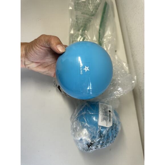 2 Ponds X 2 Weighted Toning Exercise Balls for Pilates, Yoga, Strength Training - Picture 2 of 3